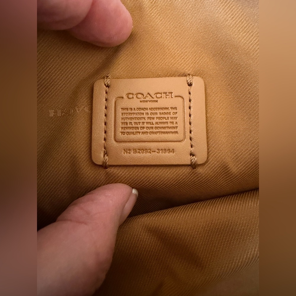 **SALE**Coach Tan Leather Wristlet- strap is missing - Picture 5 of 8